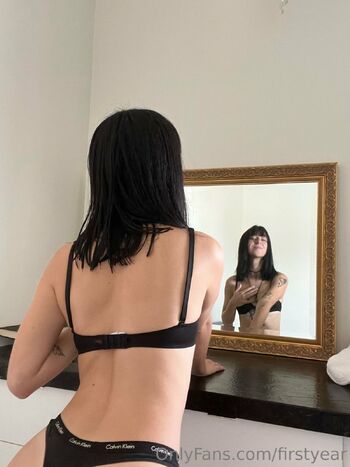 SEXT ME PLEASE NEED NEW MA / firstyear nude photo #4