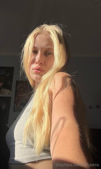 BELLA / flirtybella nude photo #9