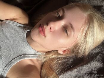 BELLA / flirtybella nude photo #15