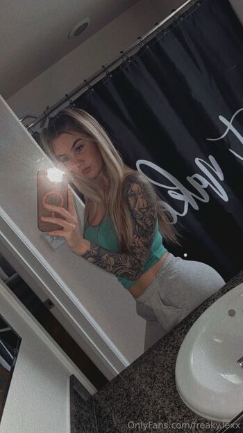 Alexxi / freaky.lexx nude photo #14