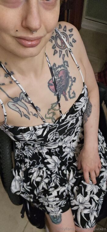 frostyvixen nude photo #4