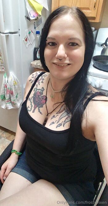 frostyvixen nude photo #5