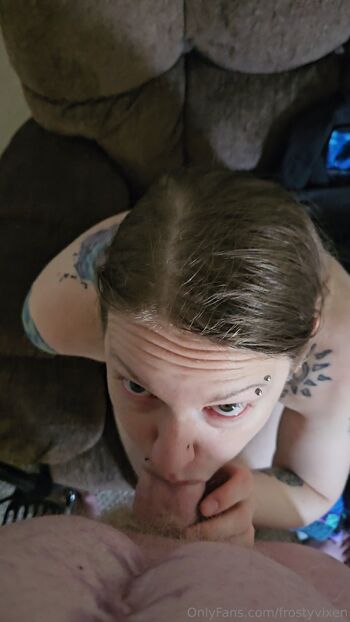 frostyvixen nude photo #8