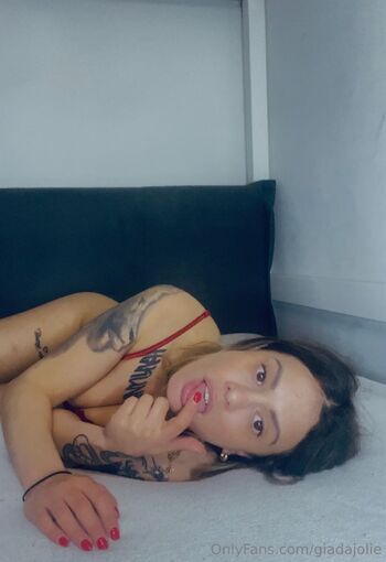 Giada Jolie nude photo #10