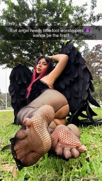 Giantess Vore Debora Fre / giantess.deborafree nude photo #3