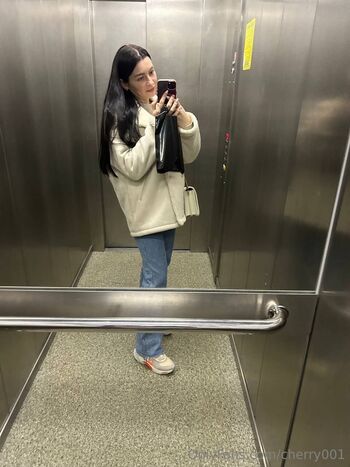 Cherry 18 / girlyours01 nude photo #9