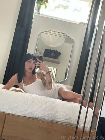 givemegia nude photo #35