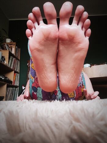 goddessblondiefeet nude photo #11