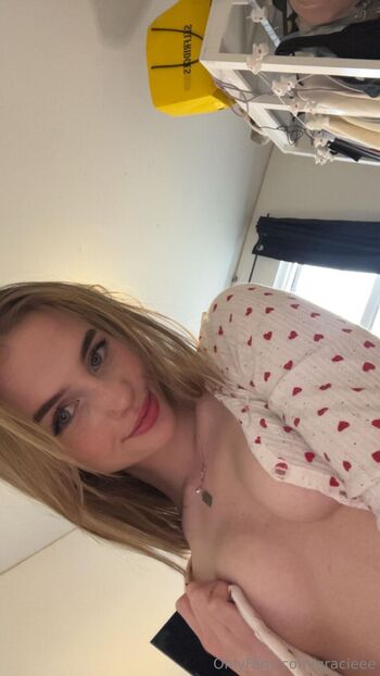 gracieee nude photo #4