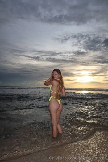 Hanna Zimmer nude photo #19