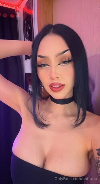 Ari / hot.aria nude photo #3