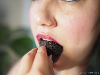 isaluvbbwfree nude photo #16
