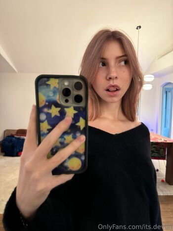 dev / its.devon nude photo #15