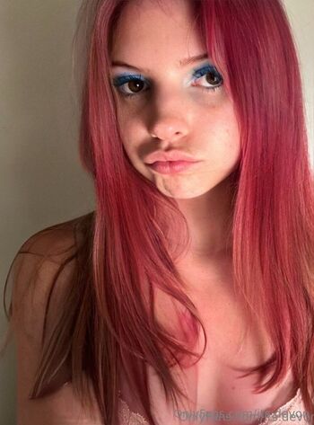 dev / its.devon nude photo #27