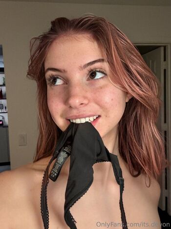 dev / its.devon nude photo #37