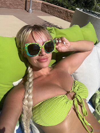 Holly Da / itshollyday nude photo #7