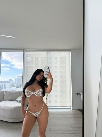 Chyn / itsschynaxx nude photo #3
