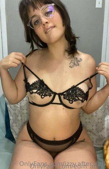 izzy.after.dark nude photo #6