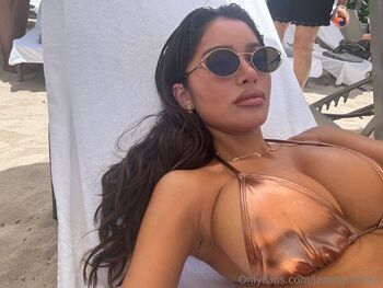 Janet Guzman nude photo #1