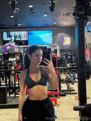 Janet Guzman nude photo #3