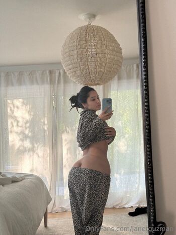 Janet Guzman nude photo #4