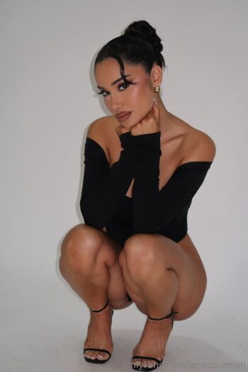 Janet Guzman nude photo #5