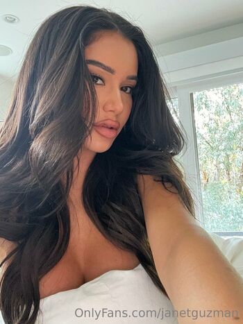 Janet Guzman nude photo #7