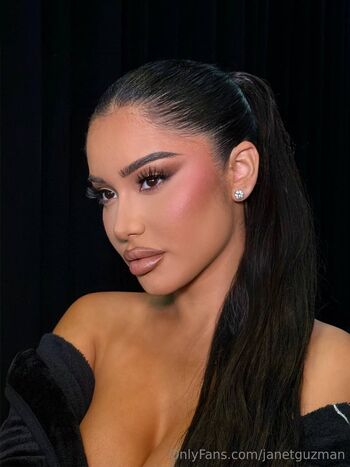 Janet Guzman nude photo #8
