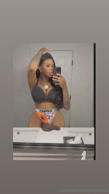 JessBitchy / jessthetip nude photo #1