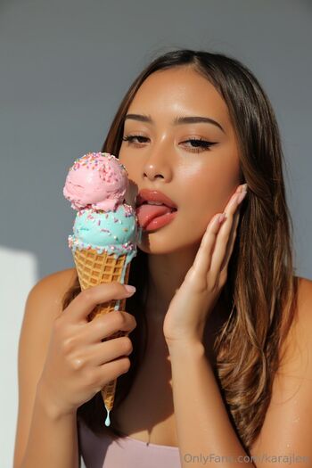Kara J Lee nude photo #1