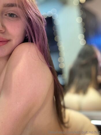 kat.but.no.hat nude photo #9