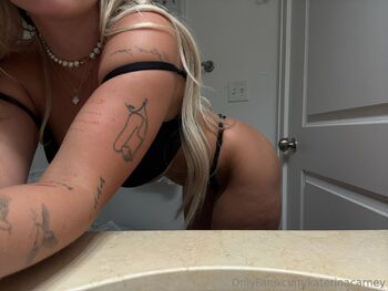 katerinacarney nude photo #9