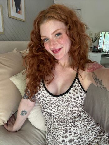 Katierosecoloredglasses nude photo #11