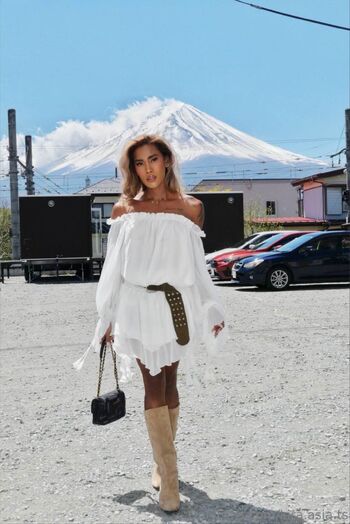Kira Asia TS nude photo #7