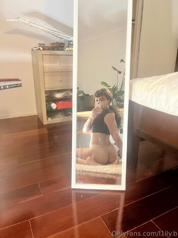 Lillyb1tc / l1lly.b nude photo #18