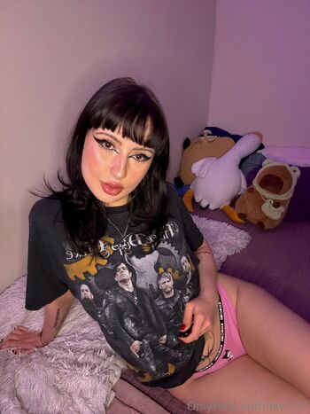 lily.777 nude photo #6