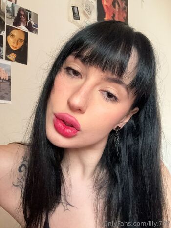 lily.777 nude photo #19