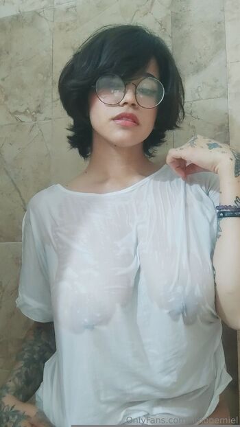 Limonemiel nude photo #10