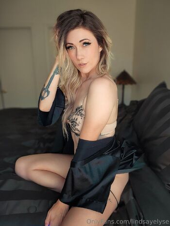 lindsayelyse nude photo #9