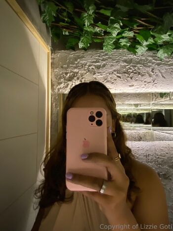 L i z z i e / lizgoti nude photo #20
