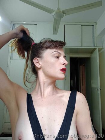lobanegra420 nude photo #2