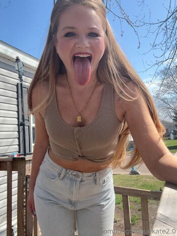 Kat / longtonguekate2.0 nude photo #2