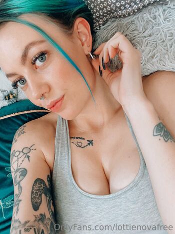 lottienovafree nude photo #13