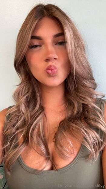 OnlyFans / lovin.lilyy nude photo #32
