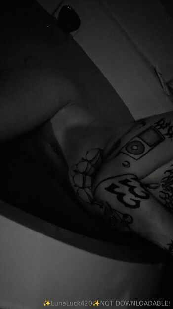 lunaluck420 nude photo #4