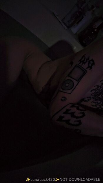 lunaluck420 nude photo #38