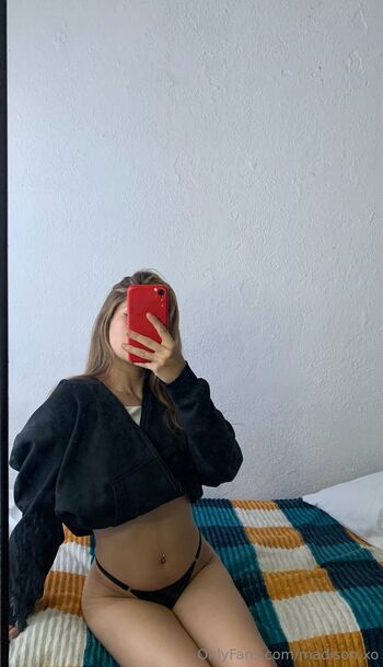 Maddie / madison.xo nude photo #13