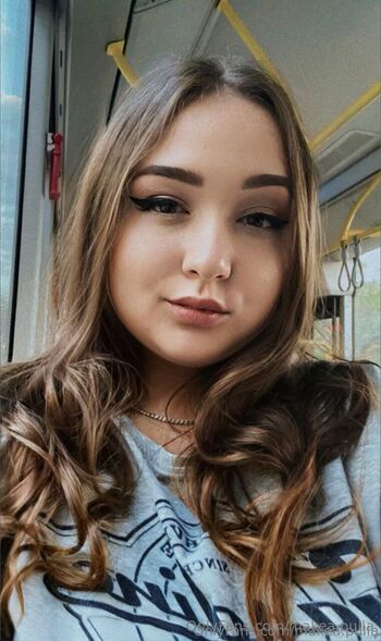 Nelli / makea.pulla nude photo #5