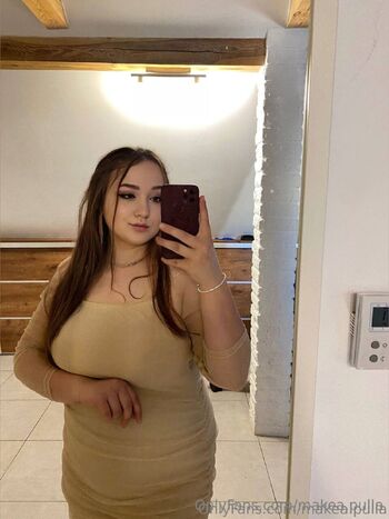 Nelli / makea.pulla nude photo #8