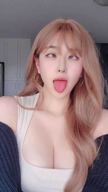 maple.oh nude photo #9